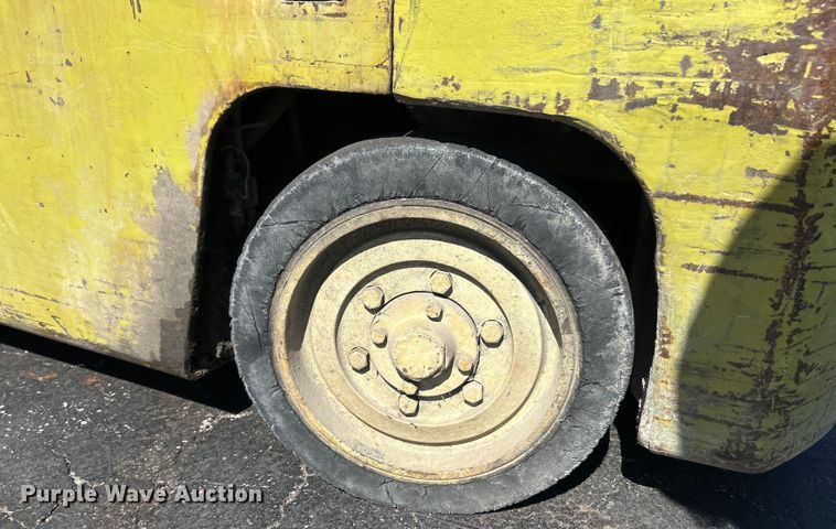 image for item EK4861 Clark forklift