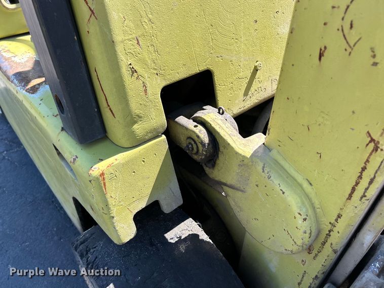 image for item EK4861 Clark forklift