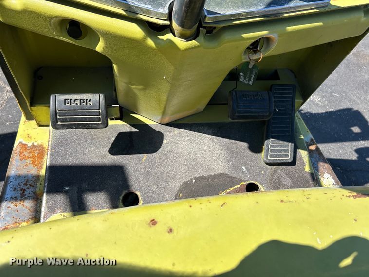 image for item EK4861 Clark forklift