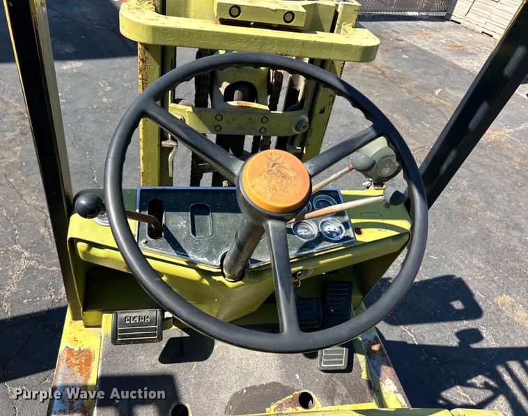 image for item EK4861 Clark forklift
