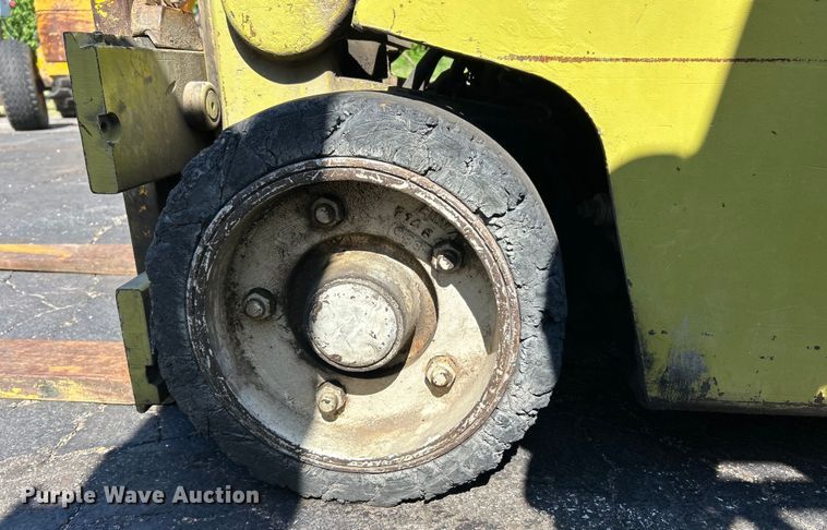 image for item EK4861 Clark forklift