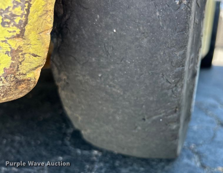 image for item EK4861 Clark forklift