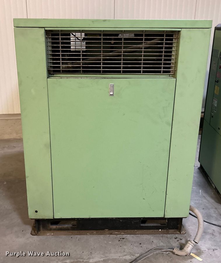 image for item EK4872 Sullair V-120 air compressor