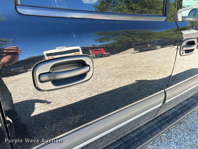 image for item EK4879 2003 Chevrolet  Suburban  SUV