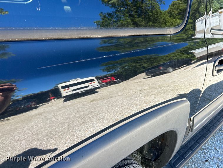 image for item EK4879 2003 Chevrolet  Suburban  SUV