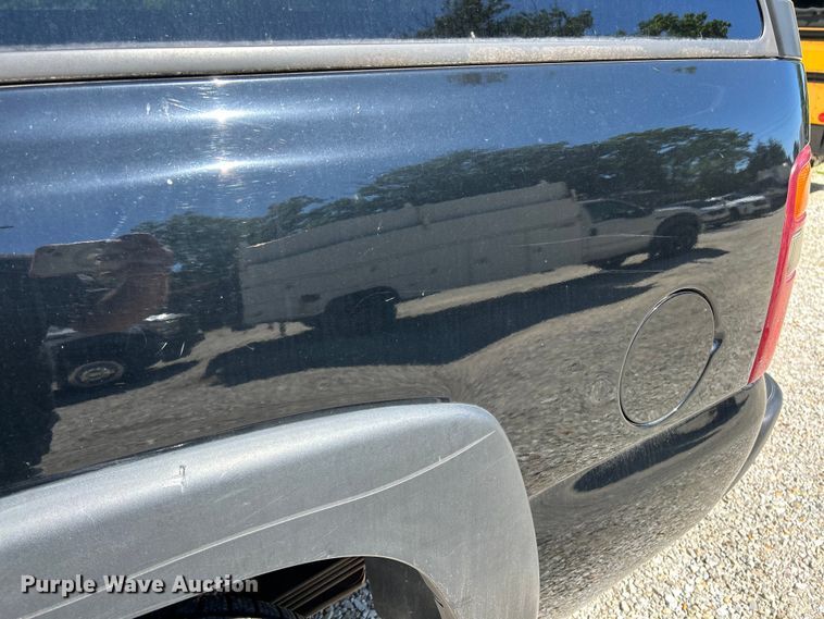 image for item EK4879 2003 Chevrolet  Suburban  SUV