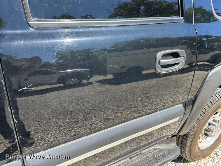 image for item EK4879 2003 Chevrolet  Suburban  SUV