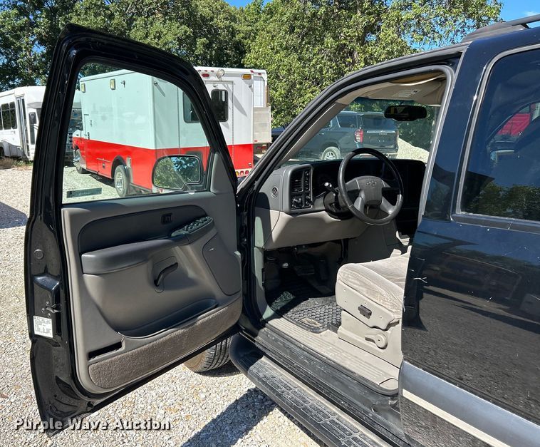 image for item EK4879 2003 Chevrolet  Suburban  SUV
