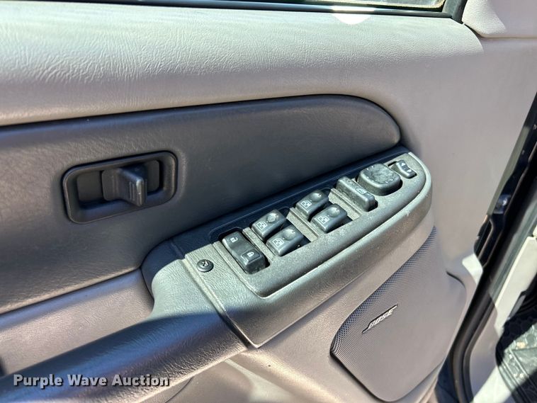 image for item EK4879 2003 Chevrolet  Suburban  SUV