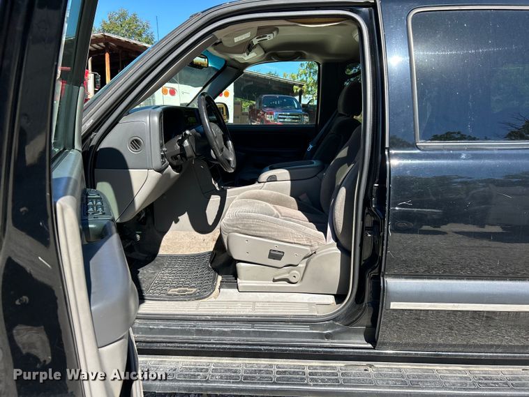 image for item EK4879 2003 Chevrolet  Suburban  SUV