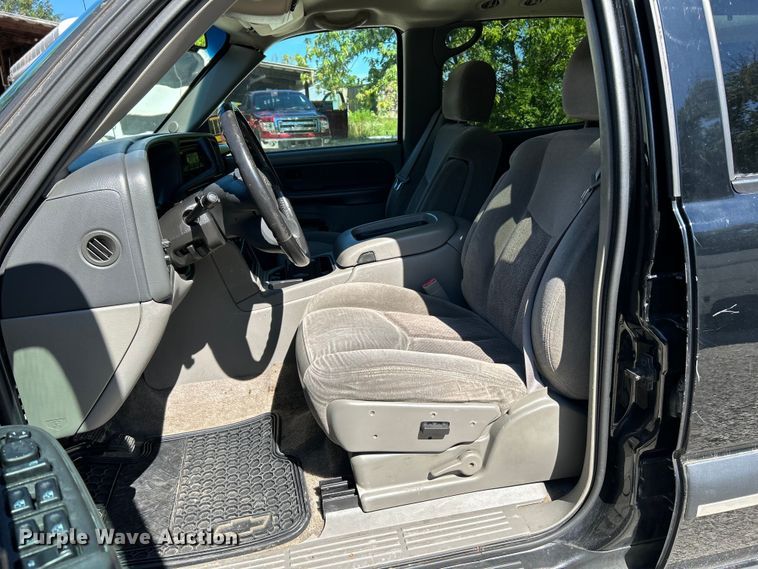 image for item EK4879 2003 Chevrolet  Suburban  SUV