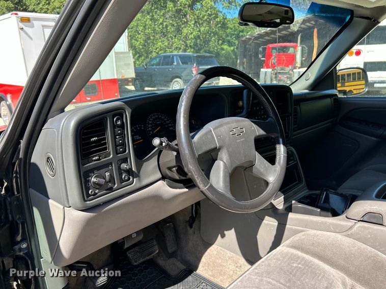 image for item EK4879 2003 Chevrolet  Suburban  SUV