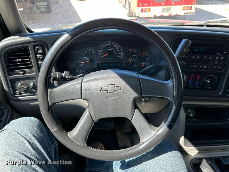 image for item EK4879 2003 Chevrolet  Suburban  SUV