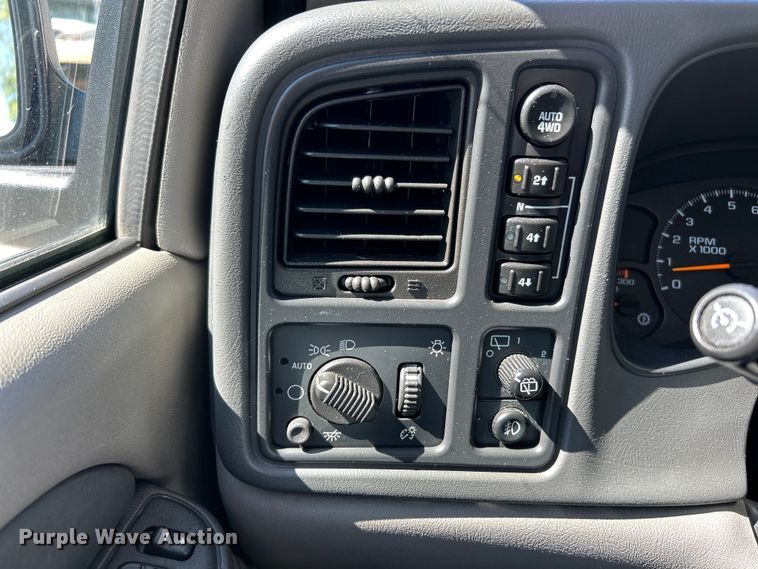 image for item EK4879 2003 Chevrolet  Suburban  SUV