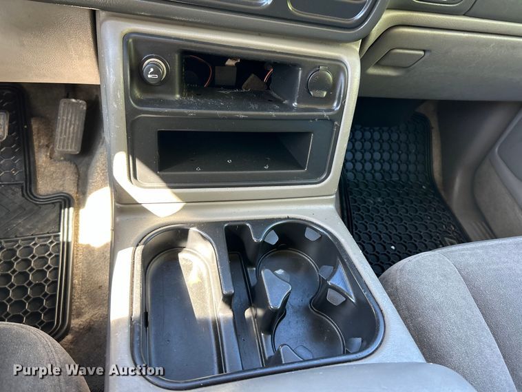 image for item EK4879 2003 Chevrolet  Suburban  SUV