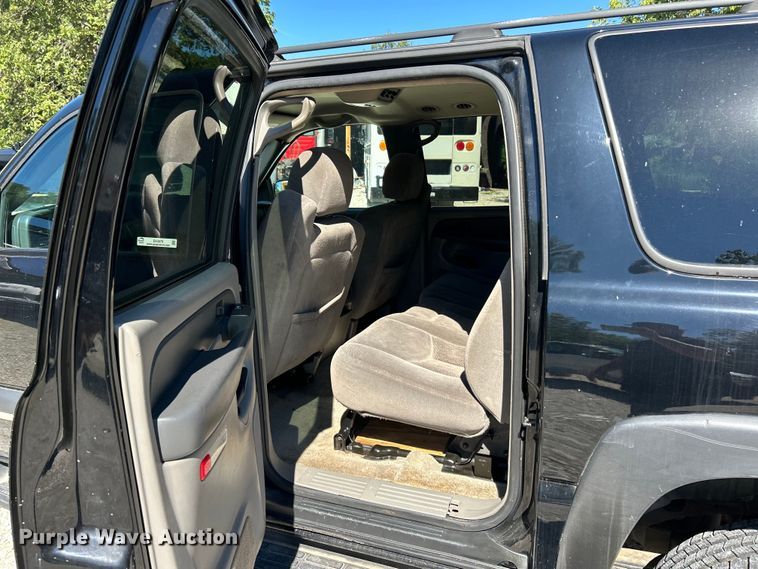 image for item EK4879 2003 Chevrolet  Suburban  SUV