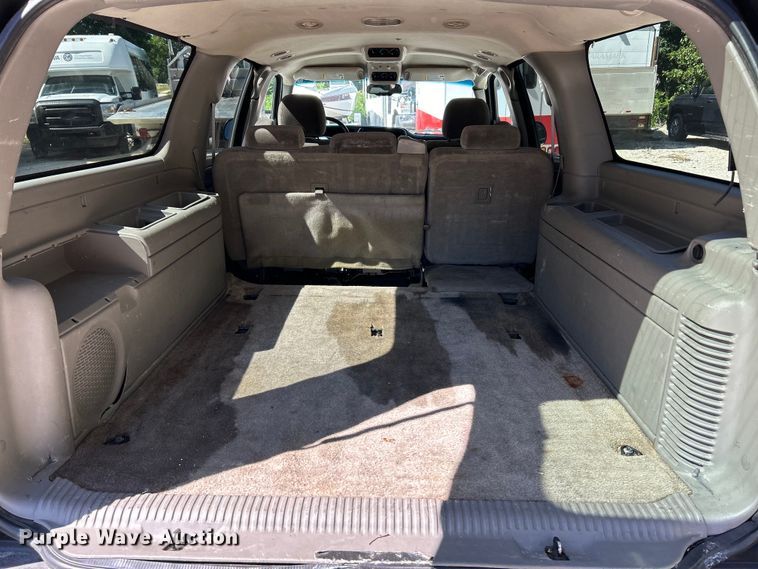 image for item EK4879 2003 Chevrolet  Suburban  SUV