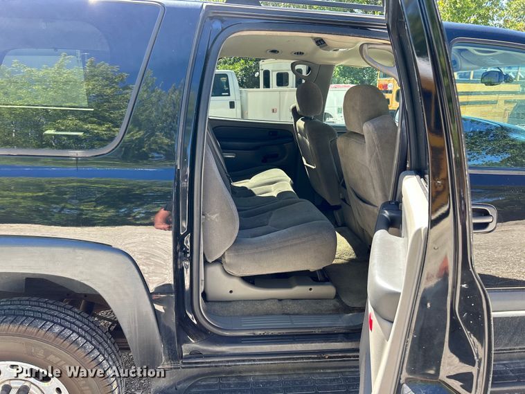 image for item EK4879 2003 Chevrolet  Suburban  SUV
