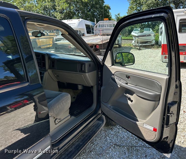 image for item EK4879 2003 Chevrolet  Suburban  SUV