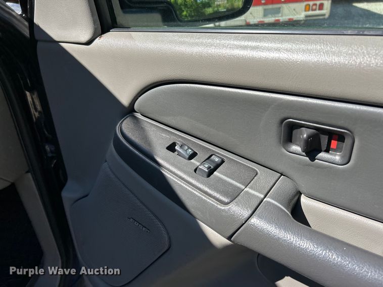 image for item EK4879 2003 Chevrolet  Suburban  SUV