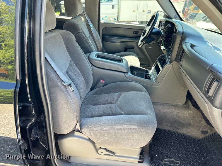 image for item EK4879 2003 Chevrolet  Suburban  SUV