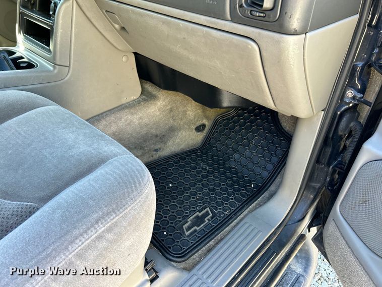 image for item EK4879 2003 Chevrolet  Suburban  SUV