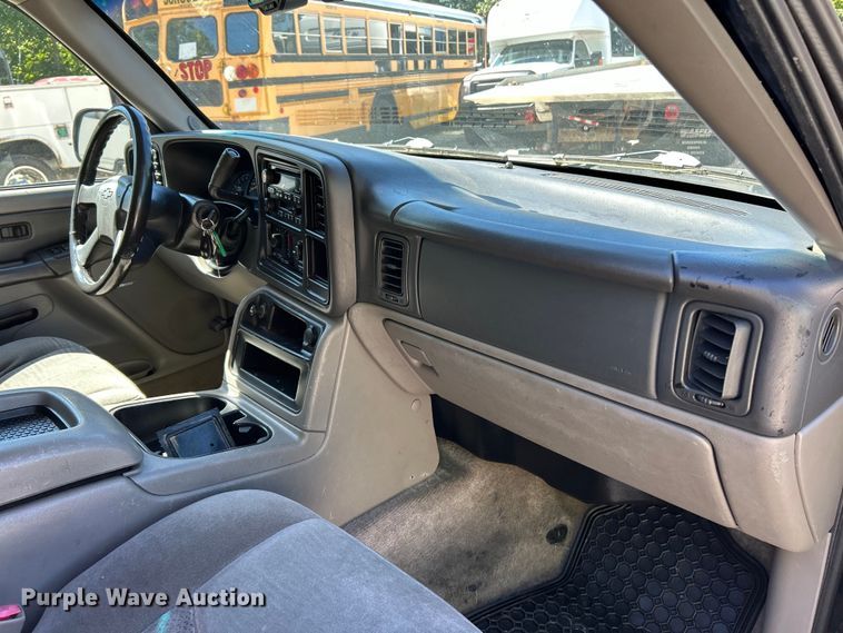 image for item EK4879 2003 Chevrolet  Suburban  SUV