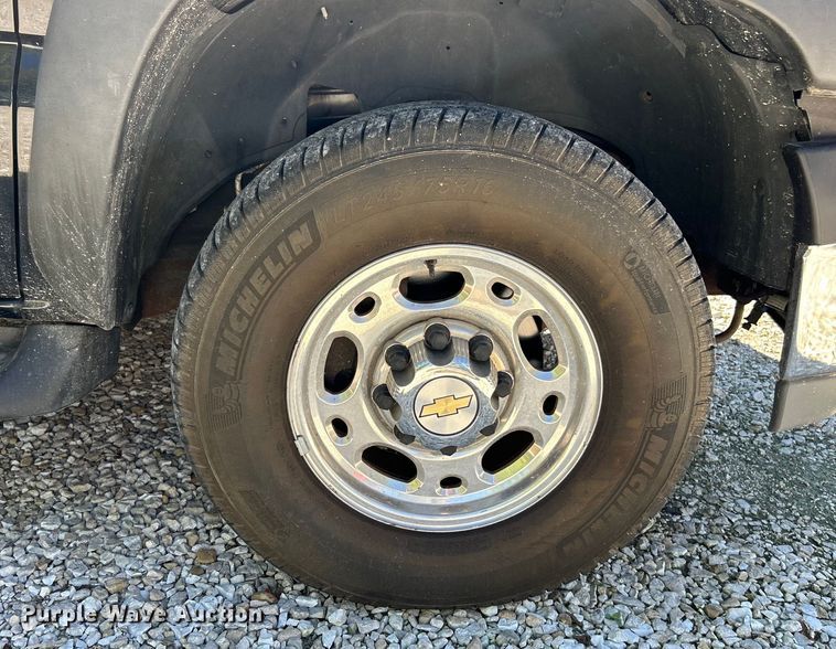 image for item EK4879 2003 Chevrolet  Suburban  SUV