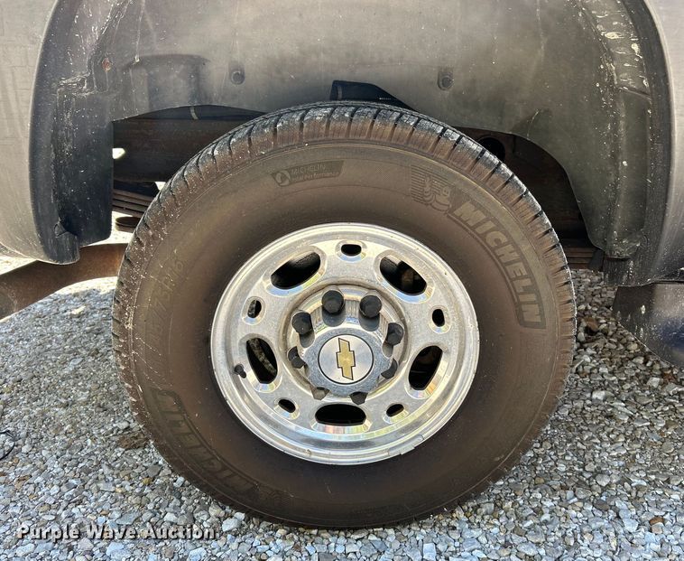 image for item EK4879 2003 Chevrolet  Suburban  SUV