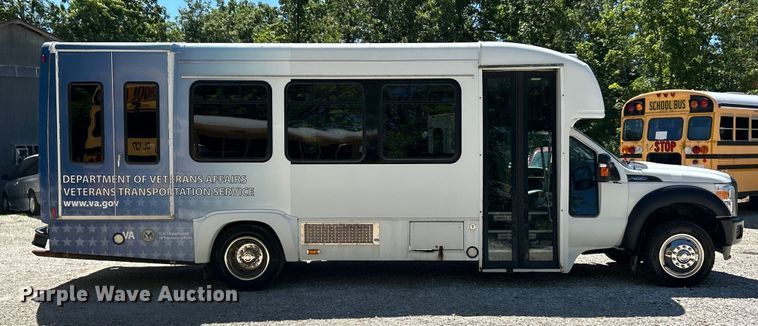 image for item EK4880 2014 Ford  F550 Super Duty XL shuttle bus