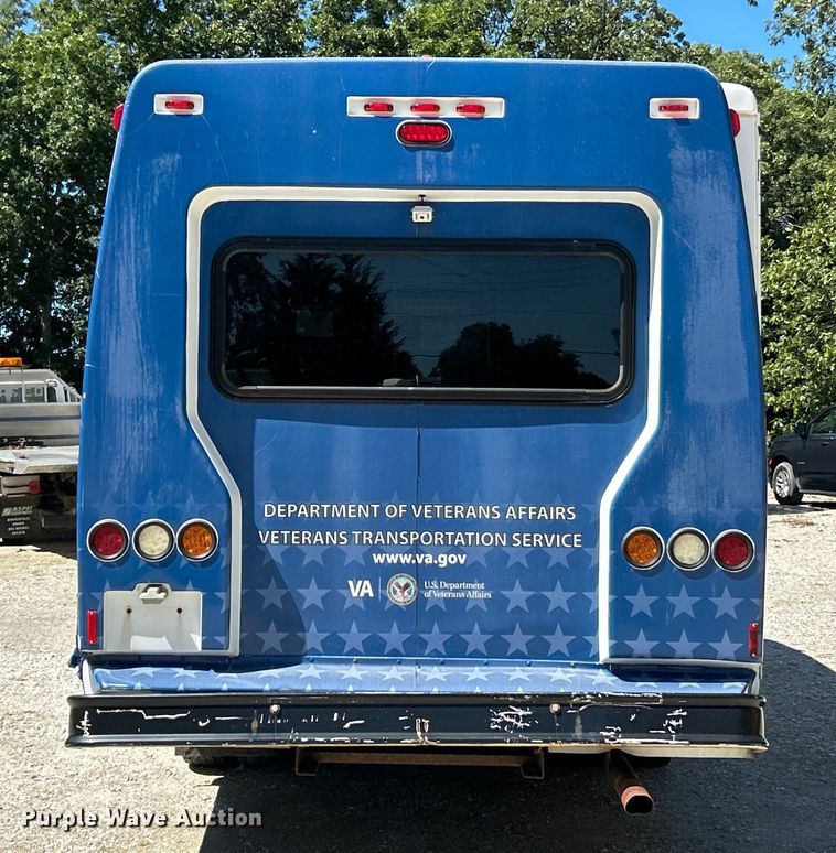 image for item EK4880 2014 Ford  F550 Super Duty XL shuttle bus