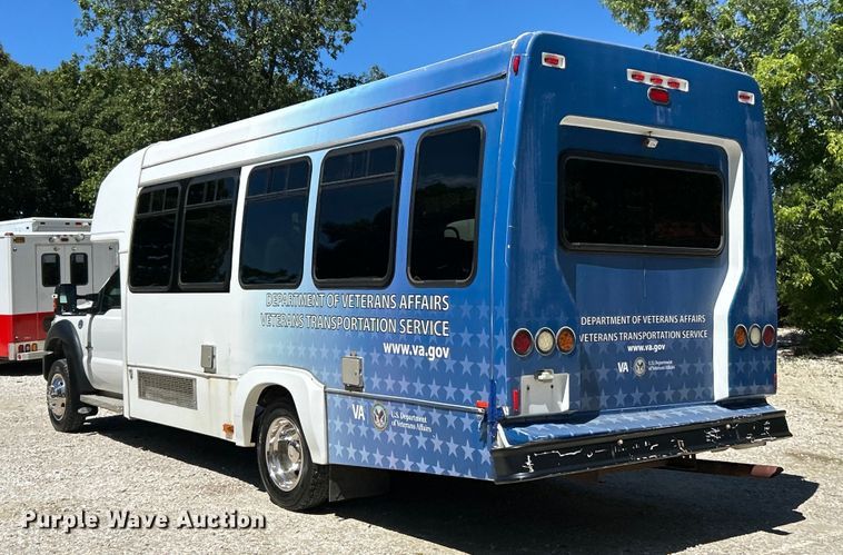 image for item EK4880 2014 Ford  F550 Super Duty XL shuttle bus