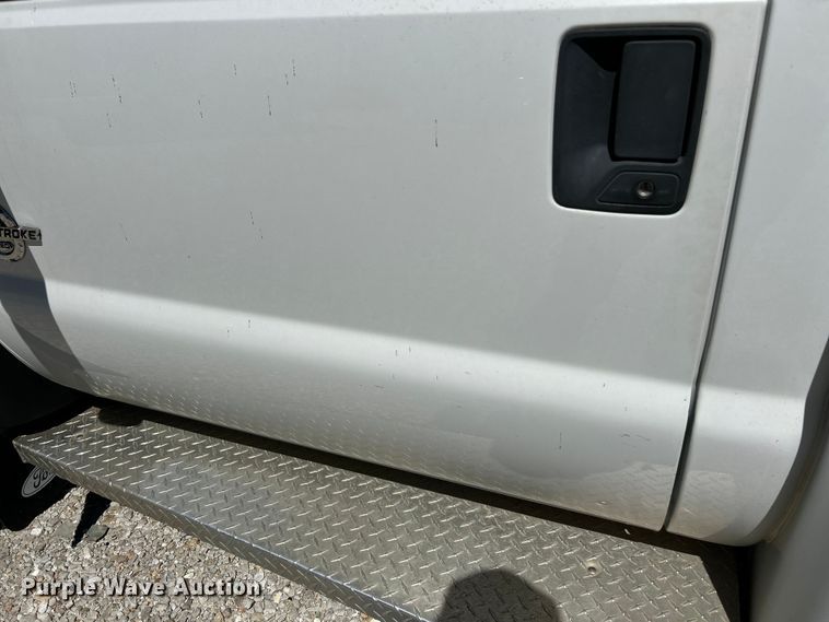 image for item EK4880 2014 Ford  F550 Super Duty XL shuttle bus