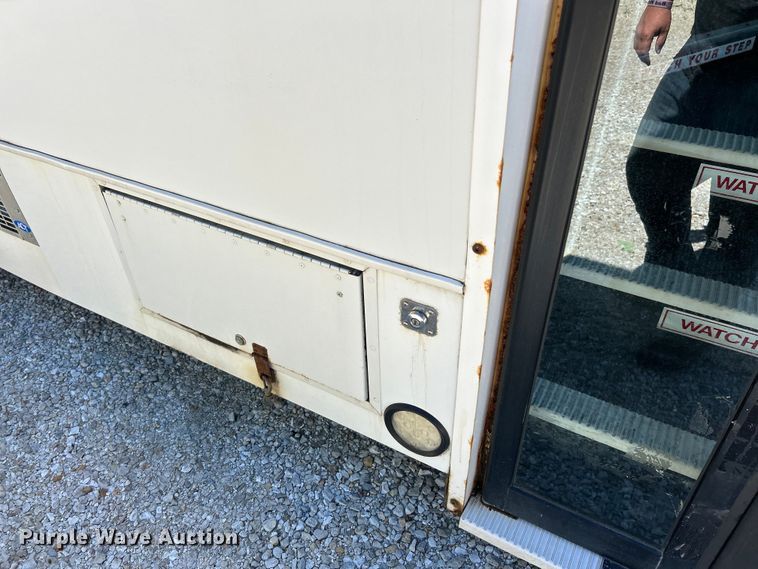 image for item EK4880 2014 Ford  F550 Super Duty XL shuttle bus