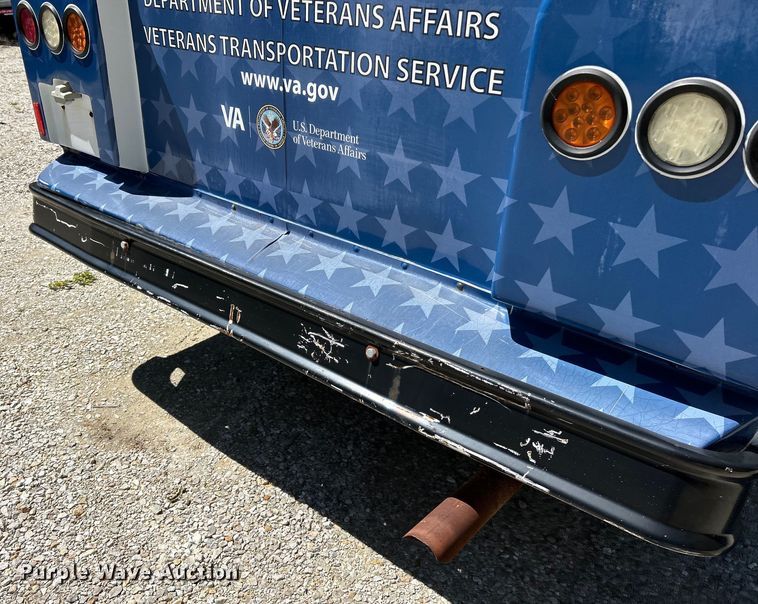 image for item EK4880 2014 Ford  F550 Super Duty XL shuttle bus