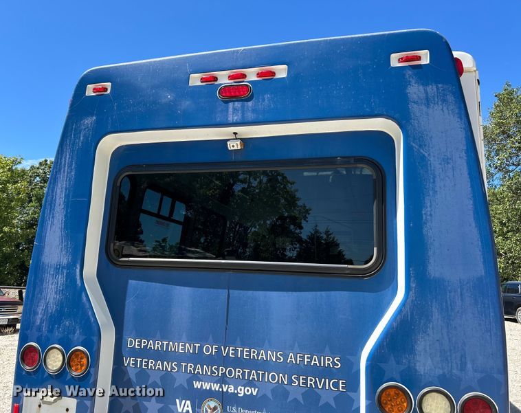 image for item EK4880 2014 Ford  F550 Super Duty XL shuttle bus