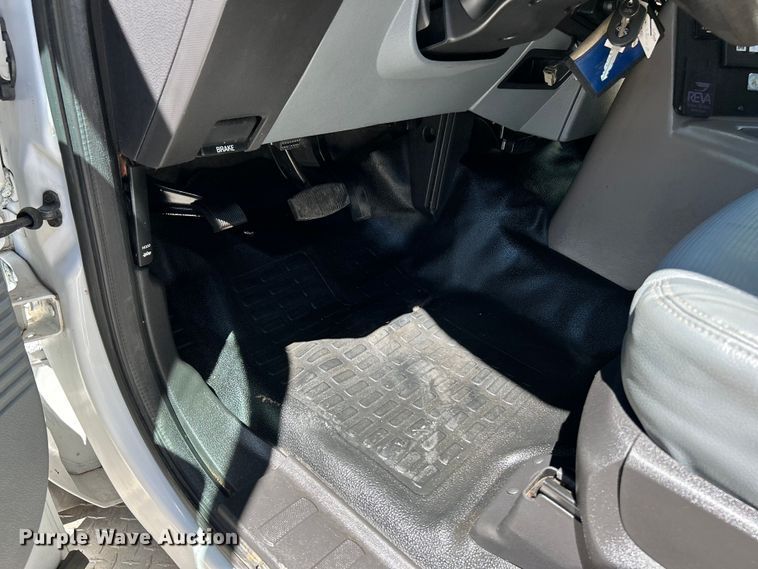 image for item EK4880 2014 Ford  F550 Super Duty XL shuttle bus