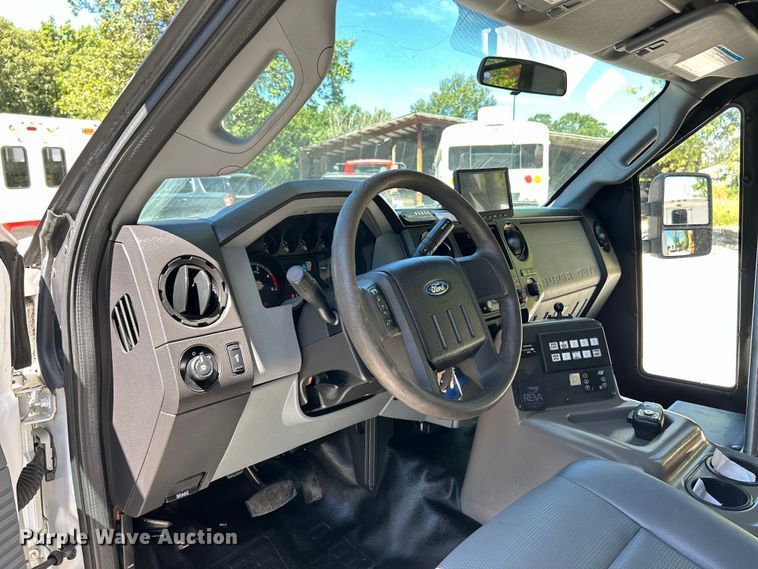 image for item EK4880 2014 Ford  F550 Super Duty XL shuttle bus