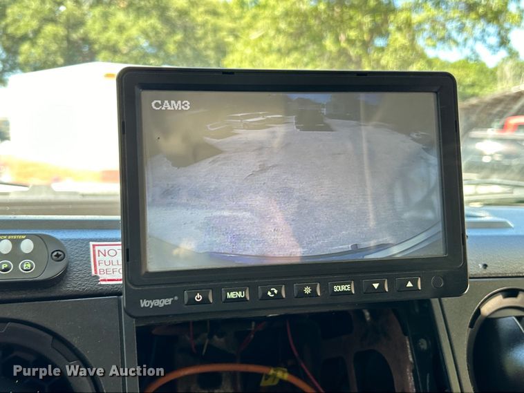 image for item EK4880 2014 Ford  F550 Super Duty XL shuttle bus