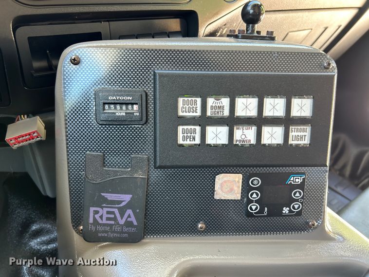 image for item EK4880 2014 Ford  F550 Super Duty XL shuttle bus