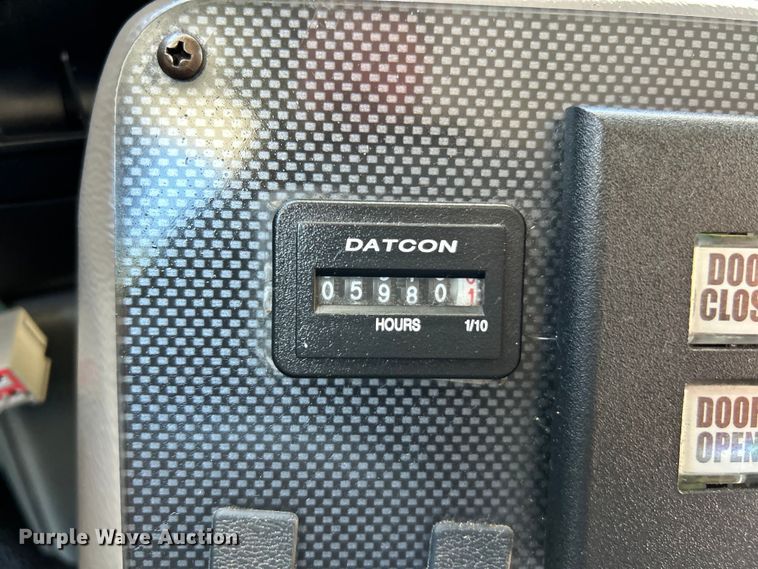 image for item EK4880 2014 Ford  F550 Super Duty XL shuttle bus