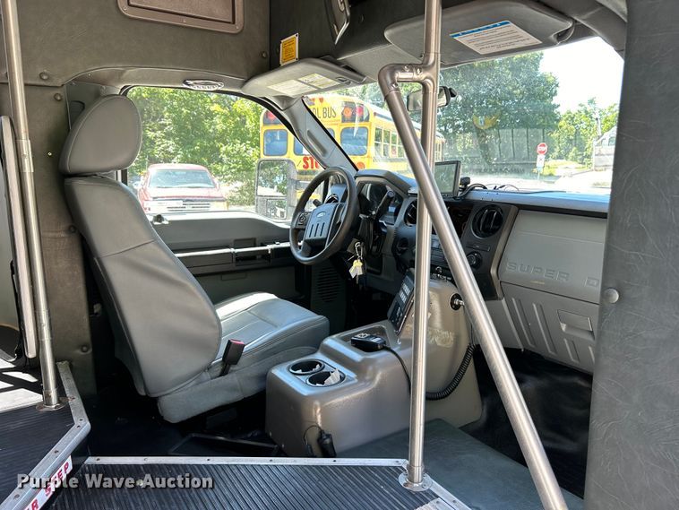 image for item EK4880 2014 Ford  F550 Super Duty XL shuttle bus