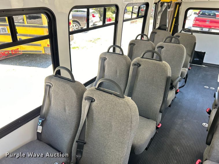 image for item EK4880 2014 Ford  F550 Super Duty XL shuttle bus