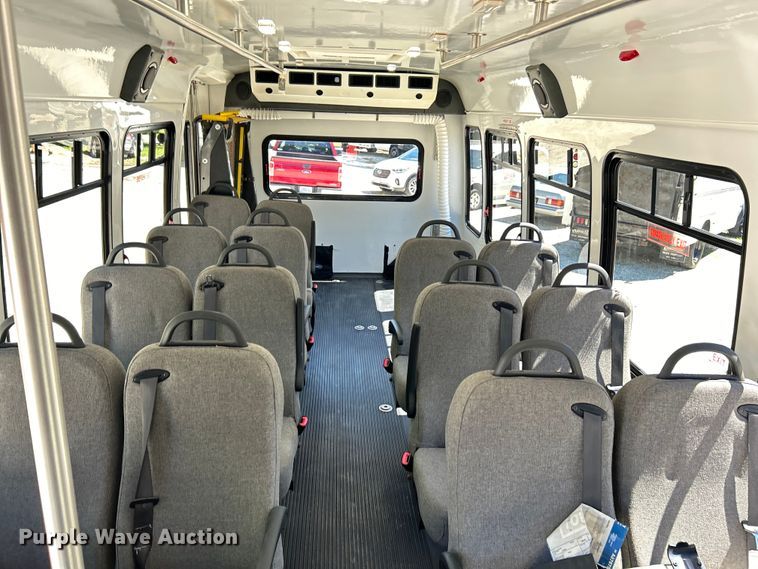 image for item EK4880 2014 Ford  F550 Super Duty XL shuttle bus