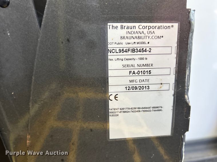 image for item EK4880 2014 Ford  F550 Super Duty XL shuttle bus