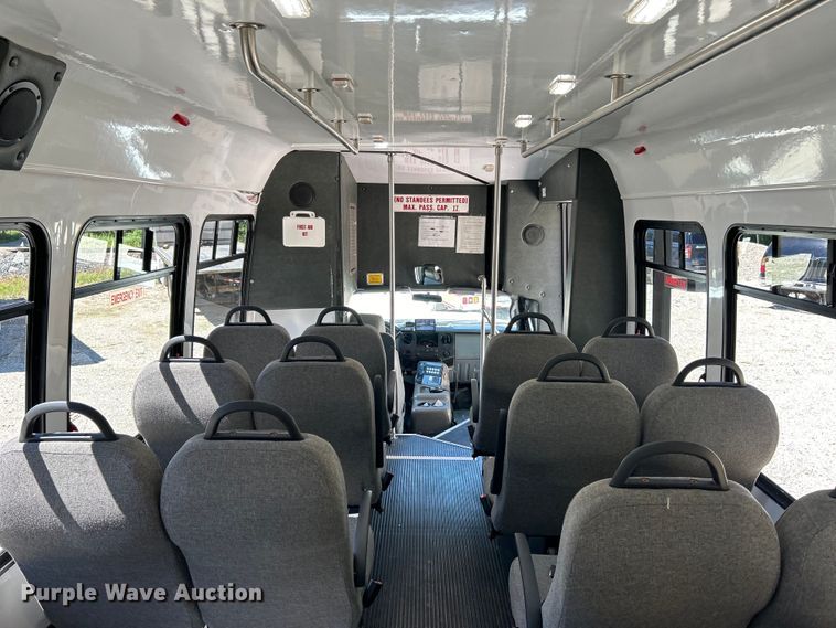 image for item EK4880 2014 Ford  F550 Super Duty XL shuttle bus