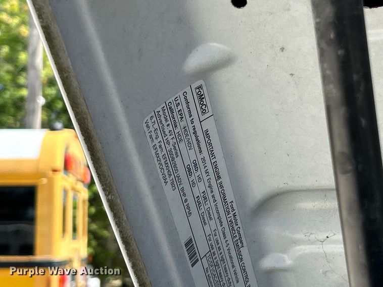 image for item EK4880 2014 Ford  F550 Super Duty XL shuttle bus