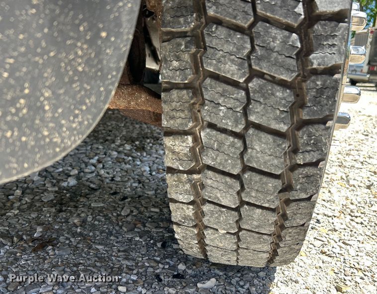 image for item EK4880 2014 Ford  F550 Super Duty XL shuttle bus