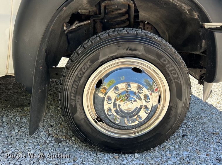 image for item EK4880 2014 Ford  F550 Super Duty XL shuttle bus