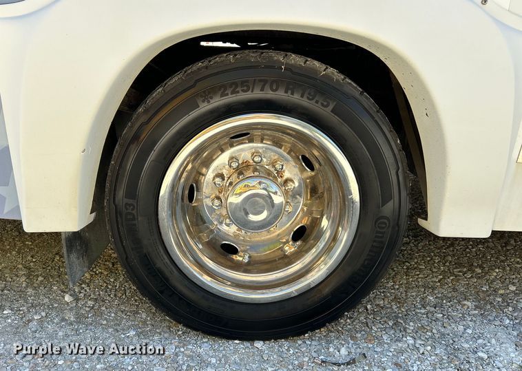 image for item EK4880 2014 Ford  F550 Super Duty XL shuttle bus